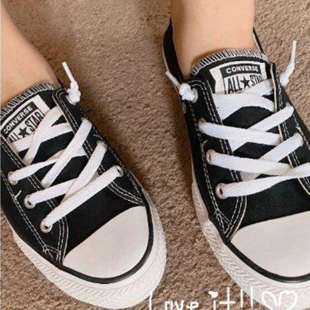 Kids size 1 Converse All Star Black and White Low Tops